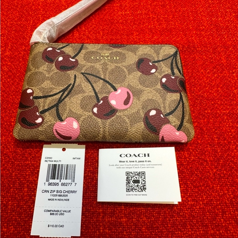 ❤️❤️❤️NWT Authentic Coach wristlet/wallet with cherry print ❤️❤️❤️